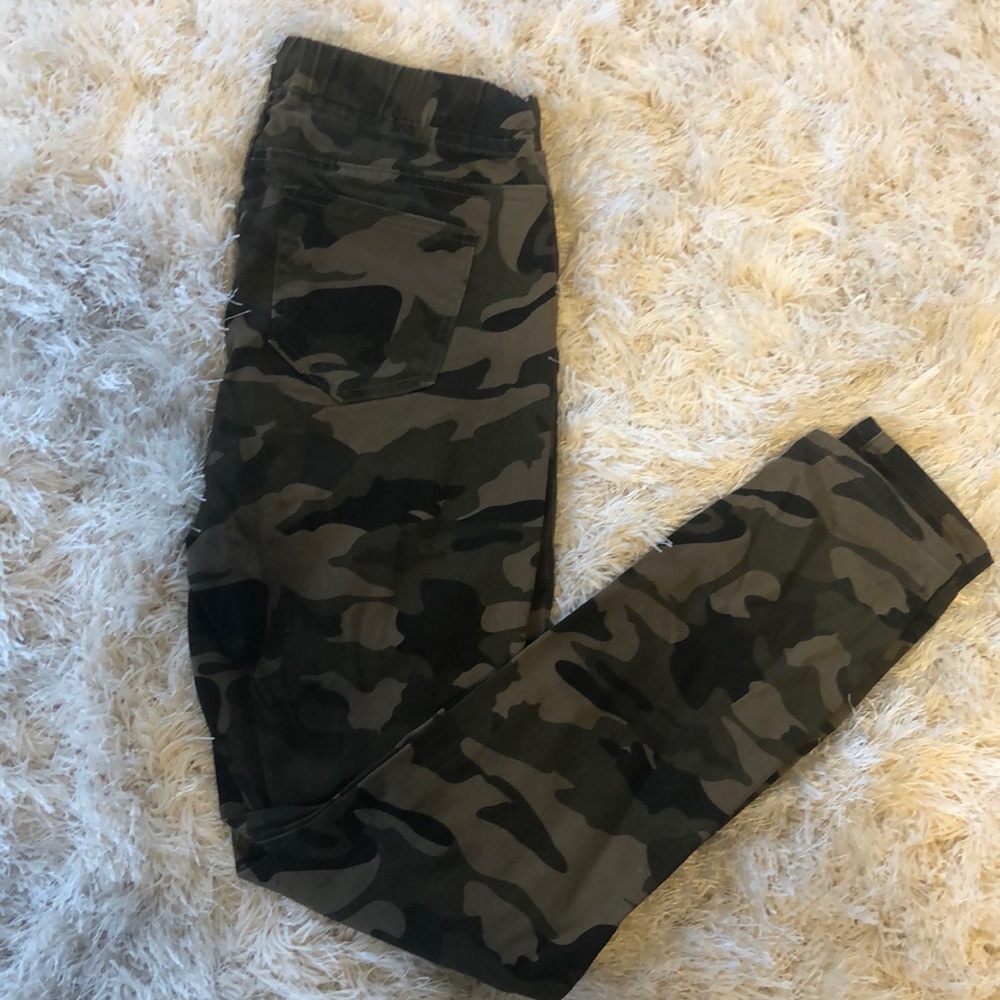 Fashion Nova Camo Queen jogger sz S